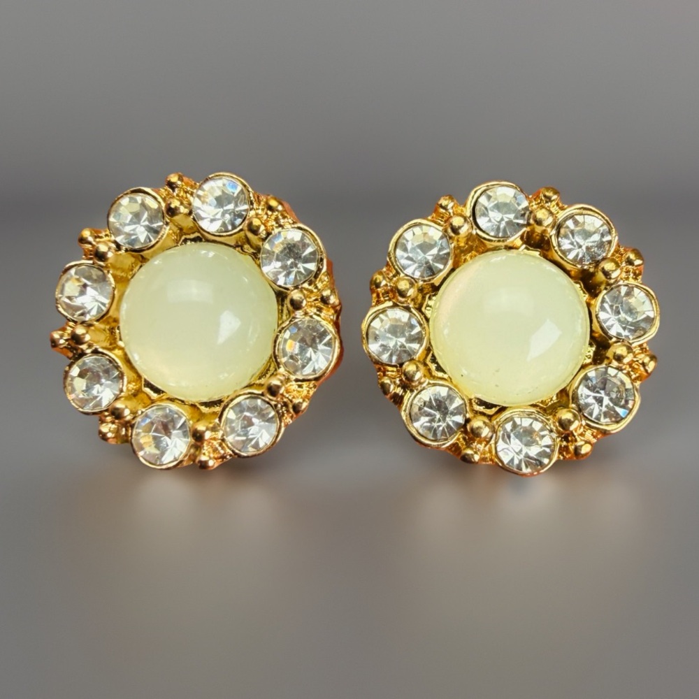 Pretty vintage, goldtone, bling pierced earrings
